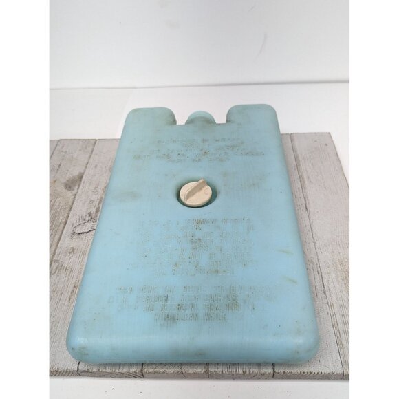 Gott Rubbermaid 8280 Large Screw In Refreeze Ice Bottle For Gott Cooler NO CAP - Picture 1 of 12